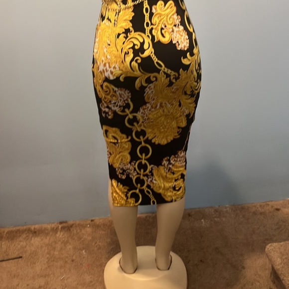 Gold and black dress - Picture 4 of 7